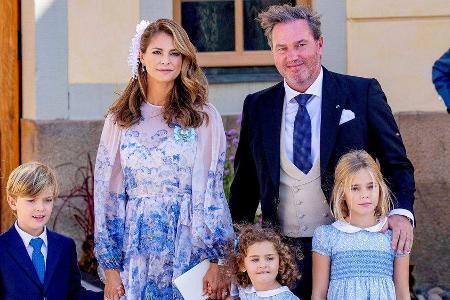 Prinzessin Madeleine mit Chris O'Neill und den drei Kindern Leonore (r.), Nicholas und Adrienne. Prinzessin Madeleine mit Chris O'Neill und den drei Kindern Leonore (r.), Nicholas und Adrienne.