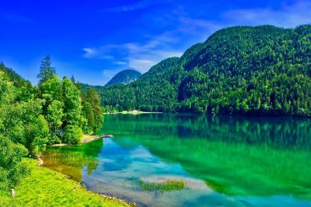 Häufiges Szenenbild aus der TV-Serie ist der Hintersteiner See. Er liegt oberhalb von Scheffau und sollte auch all diejenige...