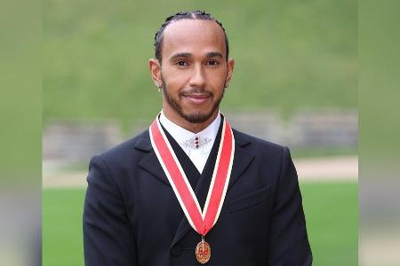 Rennfahrer Lewis Hamilton ist jetzt Ritter und trägt das Sir im Namen.