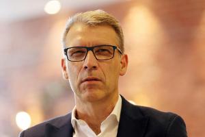 S04-Sportvorstand Knäbel mit Corona infiziert