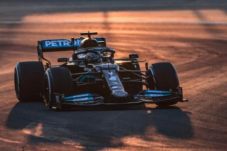 Formel 1: Hamilton in Saudi-Arabien auf der Pole Position - Verstappen crasht