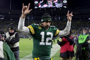 NFL: Rodgers schnappt sich Favres Touchdown-Rekord