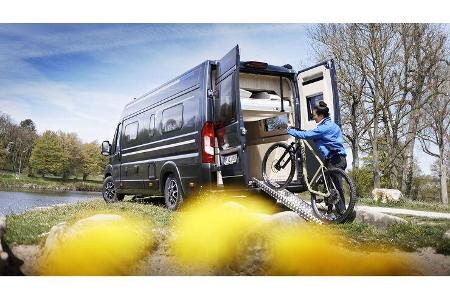 Campingbusse mit Heckhubbett