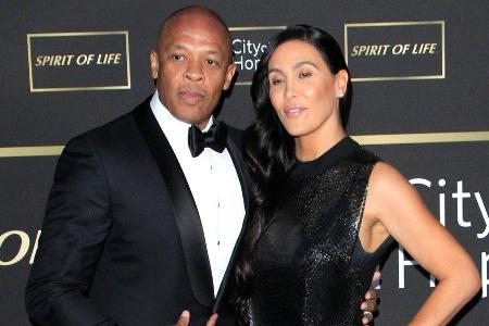 Dr. Dre und seine Ex-Frau haben sich geeinigt. Dr. Dre und seine Ex-Frau haben sich geeinigt.