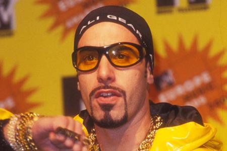 Unvergessen ist bis heute seine Figur des Möchtegern-Gangsta-Rappers Ali G. Den gab er sowohl in der Comedy-Sendung 