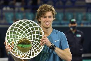 Tennis: Rublew nach Abu Dhabi an COVID-19 erkrankt