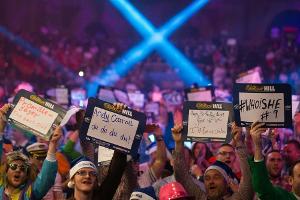 Darts-WM: Debütant Borland gewinnt mit Neundarter