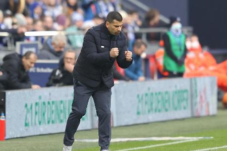 Schalke wieder mit Trainer Grammozis und Stürmer Bülter Schalke wieder mit Trainer Grammozis und Stürmer Bülter