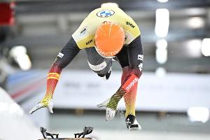 Skeleton: Jungk und Grotheer in Altenberg auf dem Podest