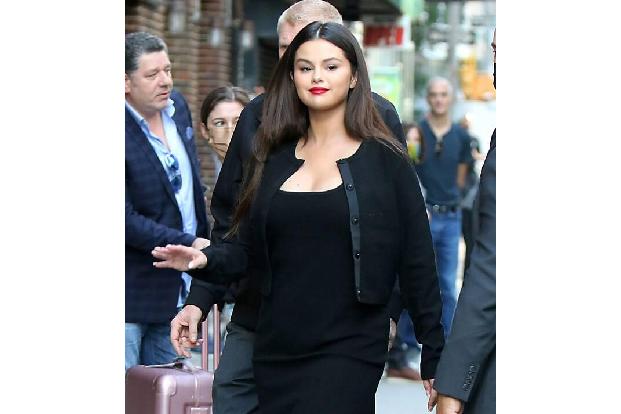 Selena Gomez hatte definitiv den allerniedlichsten Silvestergast – das beweist ihr Instagramfoto von ihrem wuscheligen Welp...