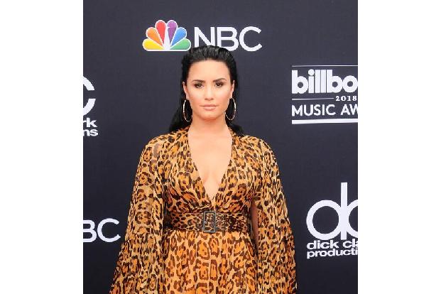 Demi Lovato indes hält es eher mit einem allgemeinen Feelgood-Vibe: Zum neuen Jahr erinnert sie sich stets daran, nie wieder...