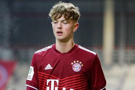 Avancierte mit 16 Jahren und 15 Tagen zum zweitjüngster Spieler der Bundesliga-Geschichte. Deutete sein riesiges Potenzial a...