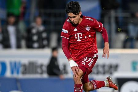 Durfte schon im Sommer bei den Profis trainieren, ein halbes Jahr später das erste Mal für die erste Mannschaft auf dem Rase...