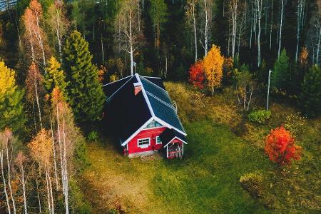 Sehr kurz, dafür besonders schön ist der Herbst in Lappland. Nur rund zehn Tage lang präsentiert sich die Natur in diesen pr...