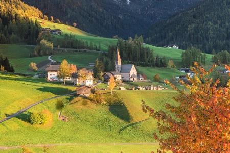 Wer sich vom hektischen Alltag erholen möchte, für den ist ein Abstecher in das Dörfchen St. Magdalena zu empfehlen. Der Ort...