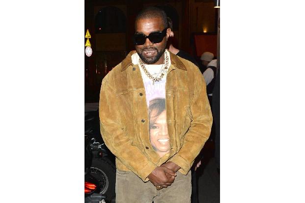 Kanye West heißt ab sofort offiziell Ye. Der Rapper hat sich seinen Namen offiziell per Gerichtsbeschluss ändern lassen. Als... Kanye West heißt ab sofort offiziell Ye. Der Rapper hat sich seinen Namen offiziell per Gerichtsbeschluss ändern lassen. Als...