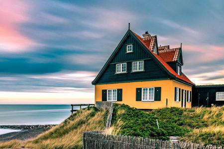 Ruhesuchende werden in Dänemark glücklich: Die vielen kleinen Ortschaften haben meist wunderschöne Ferienhäuser in petto. Ei...