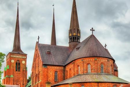 Roskilde liegt nur 30 Kilometer von Kopenhagen entfernt. Die Stadt ist für Geschichtsinteressierte ein Muss, da hier rund 50...