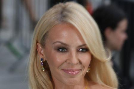 Sängerin Kylie Minogue stotterte als Kind. Hilfe bekam die australische Schönheit in Form einer Sprachtherapie, die ihr über...