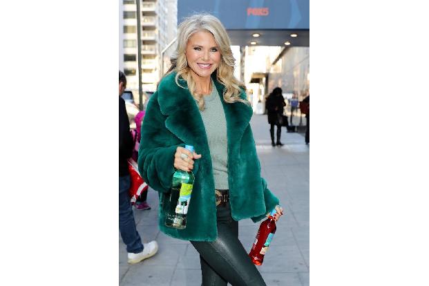 Christie Brinkley ist mittlerweile 67 und hat noch immer den Look eines Supermodels. Seit über 40 Jahren fängt der Tag für s...