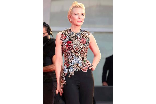 Für Cate Blanchett kommt natürliche Schönheit derweil von innen. Die 52-Jährige schwört darauf, Stress zu vermeiden — der Re...