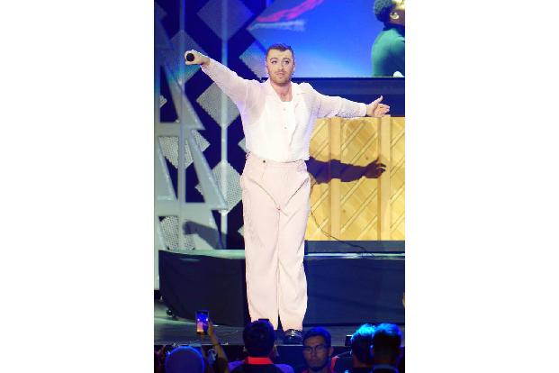 Sam Smiths Blutgefäße in den Stimmbändern machten dem Sänger zu schaffen und der Brite entschloss sich schließlich, mit eine...