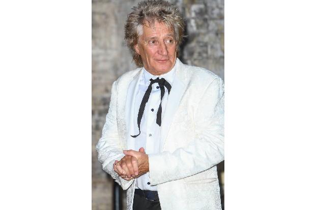 Auch Rod Stewart ist für seine raue Singstimme bekannt. 2000 wurde beim Sänger Kehlkopfkrebs festgestellt. Die Ärzte hatten ...