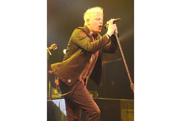 Rockstars scheinen ein echtes Faible für Chilis zu haben, denn auch Dexter Holland von The Offspring hat seine eigene Hot-Sa...