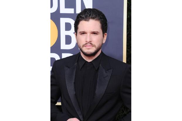 Auch Kit Harington klopft — gleich drei Mal — bevor er boardet. Doch da doppelt genäht besser hält, hat der 'Game of Thrones...