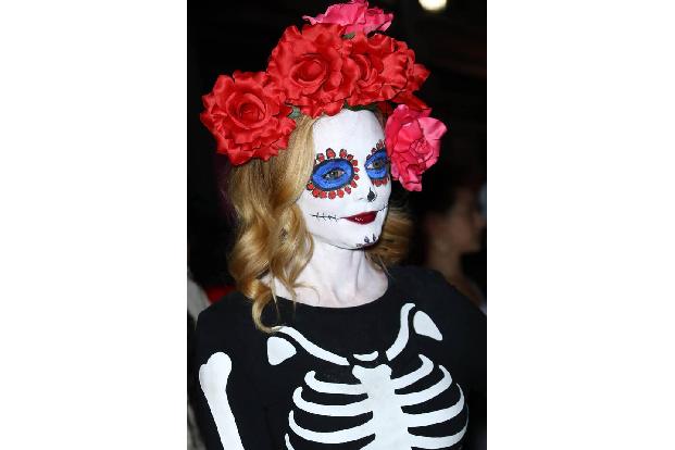 Heather Graham wurde 2017 zum sexy Skelett, während...