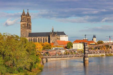 Ebenfalls mehr als 1,70 Euro für einen Liter Benzin muss man in Sachsen-Anhalt hinblättern. E10 kostet 1,705 Euro, auch die ...