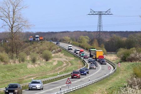 Im Norden der Republik kostet ein Liter E10 1,678 Euro. Für Diesel müssen Autofahrer 1,556 Euro bezahlen.