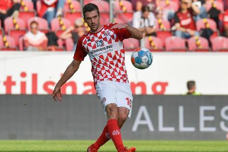 Leistete sich wie etliche seiner Kollegen einen Aussetzer vor dem 0:1, da er auf dem Weg zum Ball die Handlungsschnelligkeit...