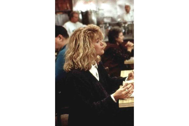 Doch so richtig rund ging es drei Jahre später, als eine Szene um die Welt ging: In 'Harry und Sally' spielte Meg einen Fake...