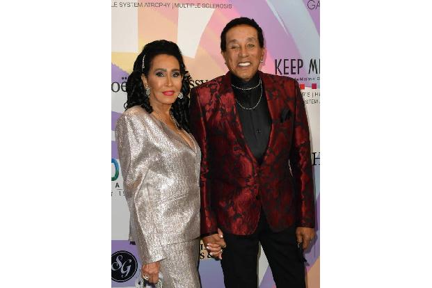 Smokey Robinson machte sich gemeinsam mit seiner Frau Frances daran, eine Hautpflegereihe namens Skinphonic zu entwickelt. Z...