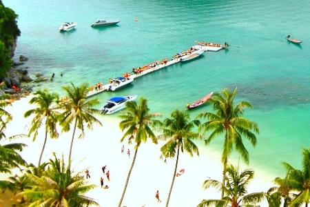 Zu den bekanntesten zählt Koh Samui. Die drittgrößte Insel Thailands besticht durch ihre grüne Landschaft und paradiesischen...