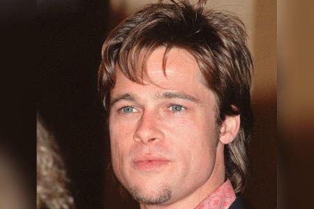 Auch Brad Pitt scheint bei der Jury besonders beliebt zu sein. Er wurde zwei Mal zum attraktivsten Mann der Welt auserkoren:...