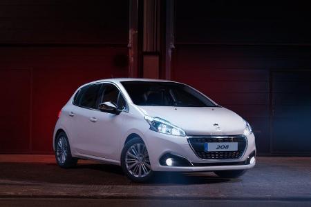 Der Silberrang geht bei den Kleinwagen an den Peugeot 208 1.5 BlueHDi. Er schluckt auf 100 Kilometern 4,0 Liter Diesel.
