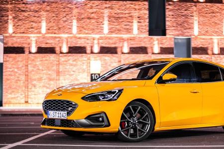 Der Ford Focus 1.5 EcoBlue Trend ist der Gewinner der unteren Mittelklasse. Wie der zweitplatzierte Audi und der drittplatzi...