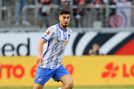 Mit acht Millionen Euro der teuerste Hertha-Neuzugang des Sommers. Kam mit dem Rucksack des Schalker-Abstiegs, konnte sein T...