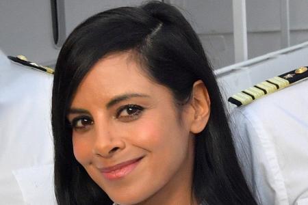 Moderatorin Collien Ulmen-Fernandes (gab. 1981) spielt seit 2021 Schiffsärztin Dr. Jessica Delgado. Sie ist das bis dato neu...