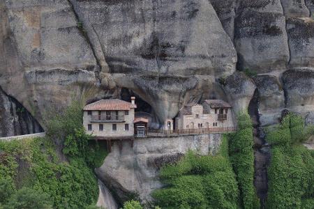 Seine unwirtliche Lage ist der Grund dafür, dass heute niemand mehr in Ypapantí lebt. Zwar wurde das Kloster in der Flanke d...