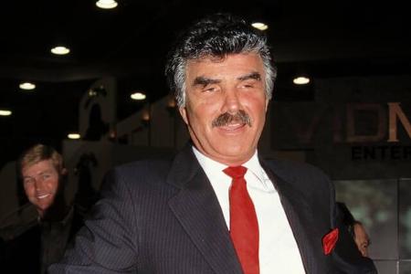 Burt Reynolds gab sein Geld mit vollen Händen aus, allein 100.000 Dollar sollen für Toupets draufgegangen sein. 100 Pferde u...