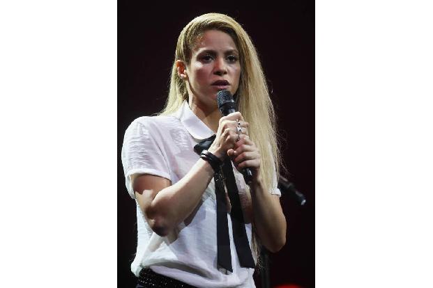 Zu Beginn ihrer Karriere machten sich viele Kritiker*innen über Shakira lustig. Die Sängerin stammt aus Kolumbien, hat zudem... Zu Beginn ihrer Karriere machten sich viele Kritiker*innen über Shakira lustig. Die Sängerin stammt aus Kolumbien, hat zudem...