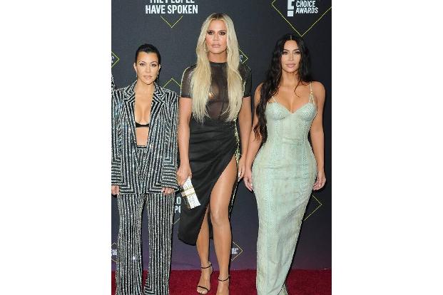Bei anderen Stars spielt ihr Familienstammbaum indes eine kleinere Rolle. So werden die Kardashian-Schwestern eher selten au...