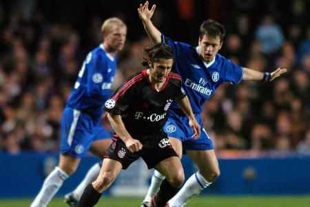 Wechselte 1997 nach München und entwickelte sich zum Weltklasse-Linksverteidiger. Gewann mit dem FC Bayern alle erdenklichen...