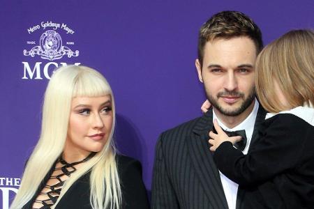 Seit 2010 ist Christina Aguilera (40) mit Musiker Matthew Rutler zusammen. Die Sängerin brachte ihren Sohn Max Liron mit in ...