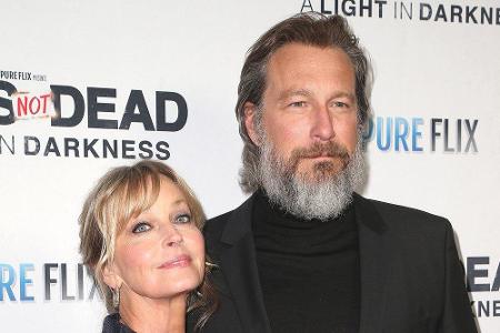 Bo Derek (65) und John Corbett (60) waren fast 20 Jahre glücklich miteinander, bis sie sich 2020 auch das Jawort gaben. Das ...