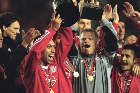 Am 27. November 2001 gewann der FC Bayern gegen die Boca Juniors den Weltpokal. Abwehrspieler Samuel Kuffour erzielte den ei... Am 27. November 2001 gewann der FC Bayern gegen die Boca Juniors den Weltpokal. Abwehrspieler Samuel Kuffour erzielte den ei...