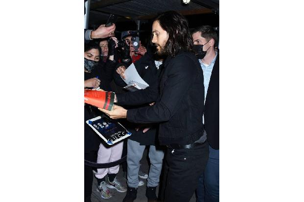 ...Jared Leto in die Rolle von Paolo Gucci schlüpft, dem wir viele der legendären Designs sowie das Logo der Marke verdanken...